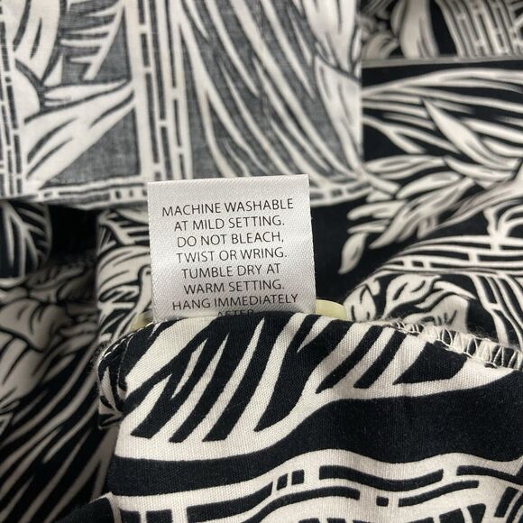 DejaVu Mens Shirt SZ M Hawaiian Short Sleeve Cotton Black White Floral Cotton - Picture 11 of 12